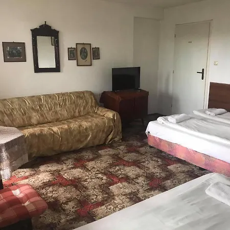 Guestrooms Ross * Велико Търново